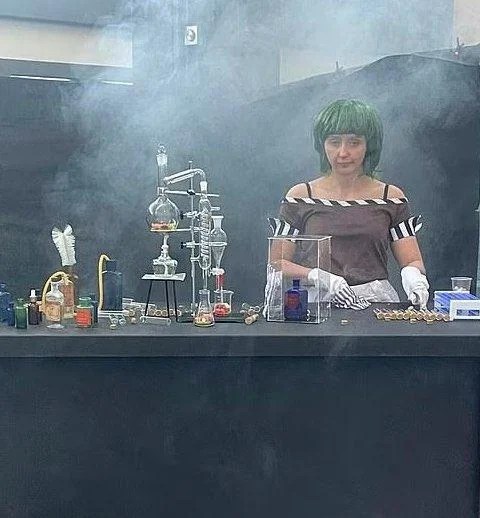 Who could ever forget the sad oompa loompa girl 